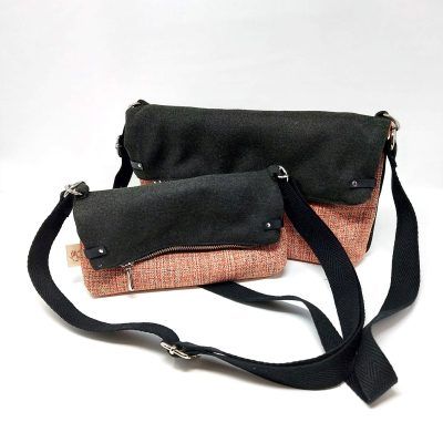 Bolsos plegados en gris antracita y jaspeado rojo en dos tamaños
