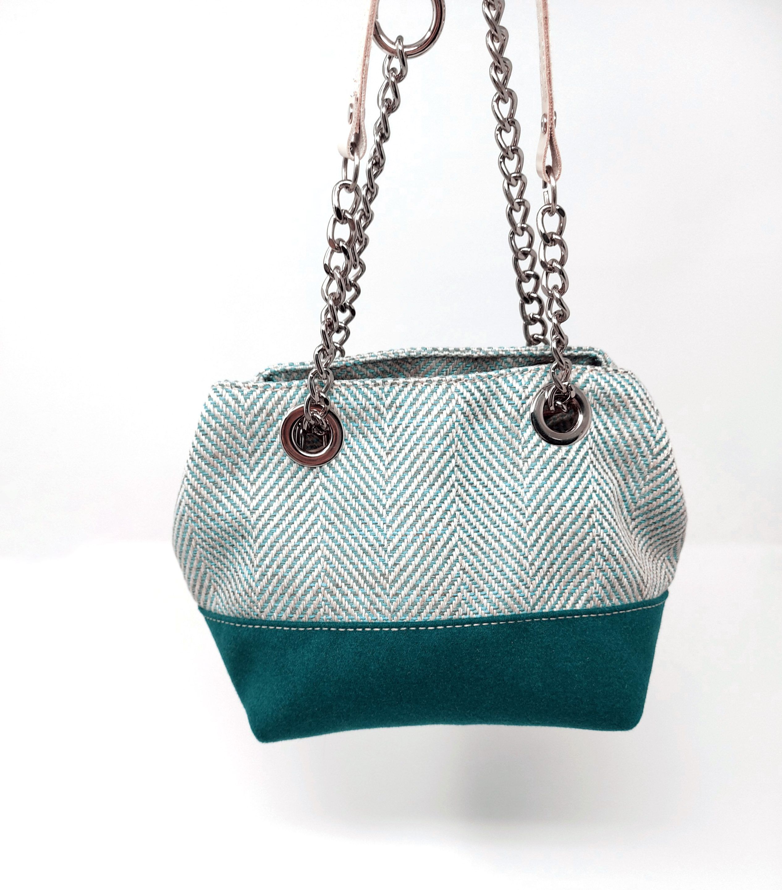 Bolso de mano con cadena color turquesa oscuro estampado en espiga