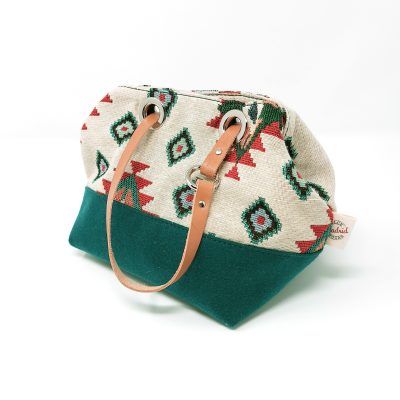 Bolso de mano con estampado étnico con correa de cuero